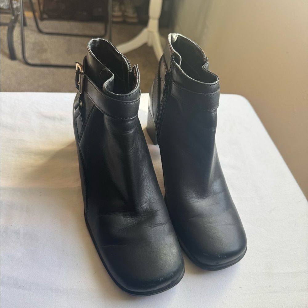 Convington Sleek Black Leather Ankle Boots with a Chunky stacked Heel Size 6.5